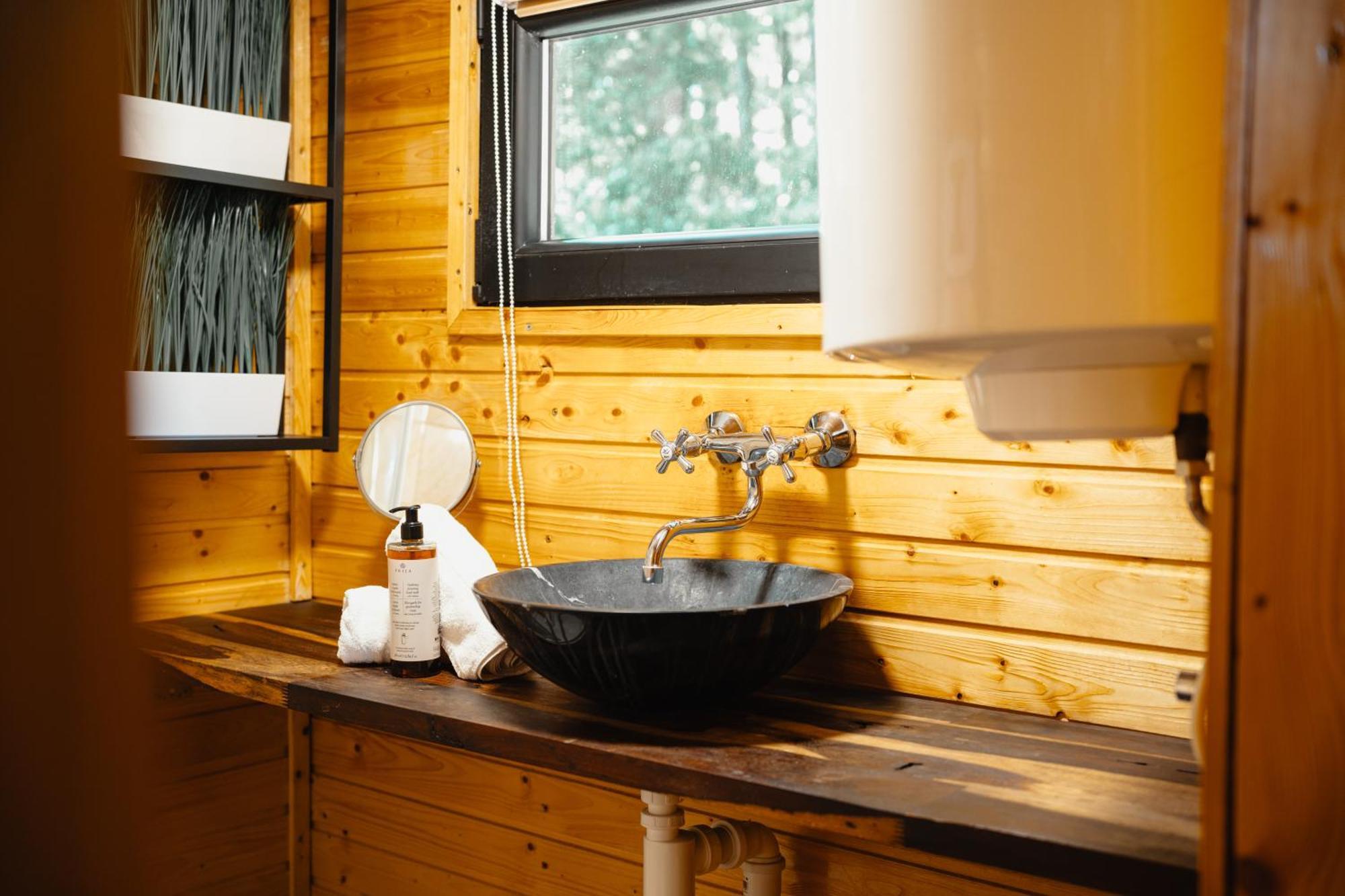 Secret Lake Prag Magic Place Relaxation& Wellness Rehenice Eksteriør bilde